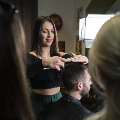 Barber Talk - Jessica Johnová: Barbering očami ženy